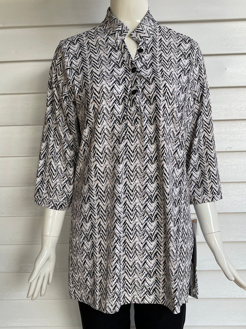 Black & White Chevron Print V-Neck Travel Tunic