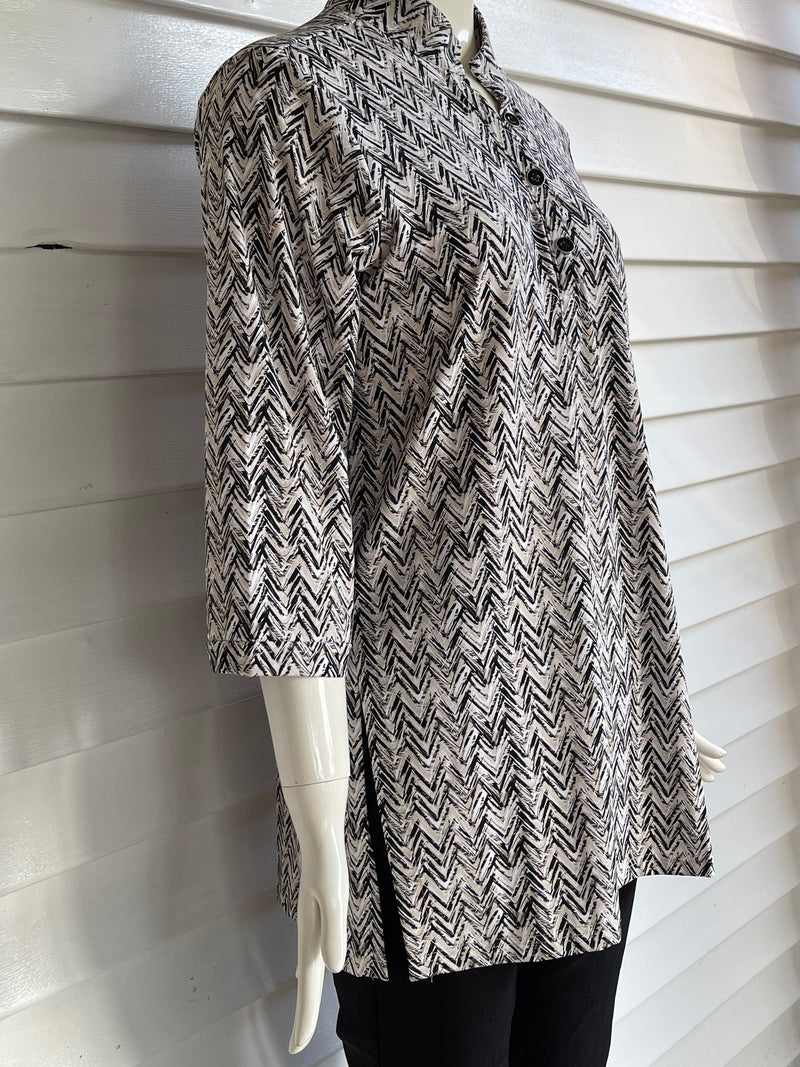 Black & White Chevron Print V-Neck Travel Tunic