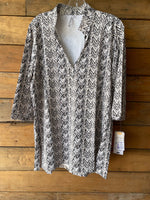 Black & White Chevron Print V-Neck Travel Tunic Black & White Chevron Print V-Neck Travel Tunic Lulu-B