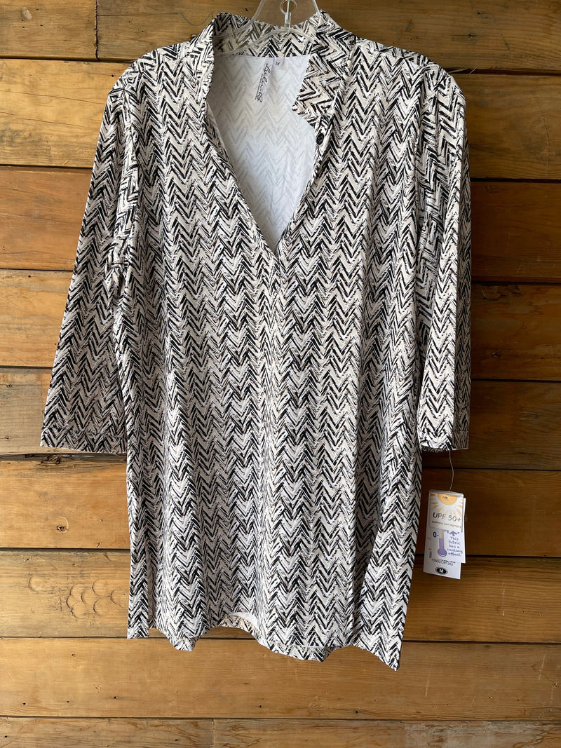 Black & White Chevron Print V-Neck Travel Tunic Black & White Chevron Print V-Neck Travel Tunic Lulu-B