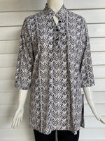 Black & White Chevron Print V-Neck Travel Tunic Black & White Chevron Print V-Neck Travel Tunic Lulu-B